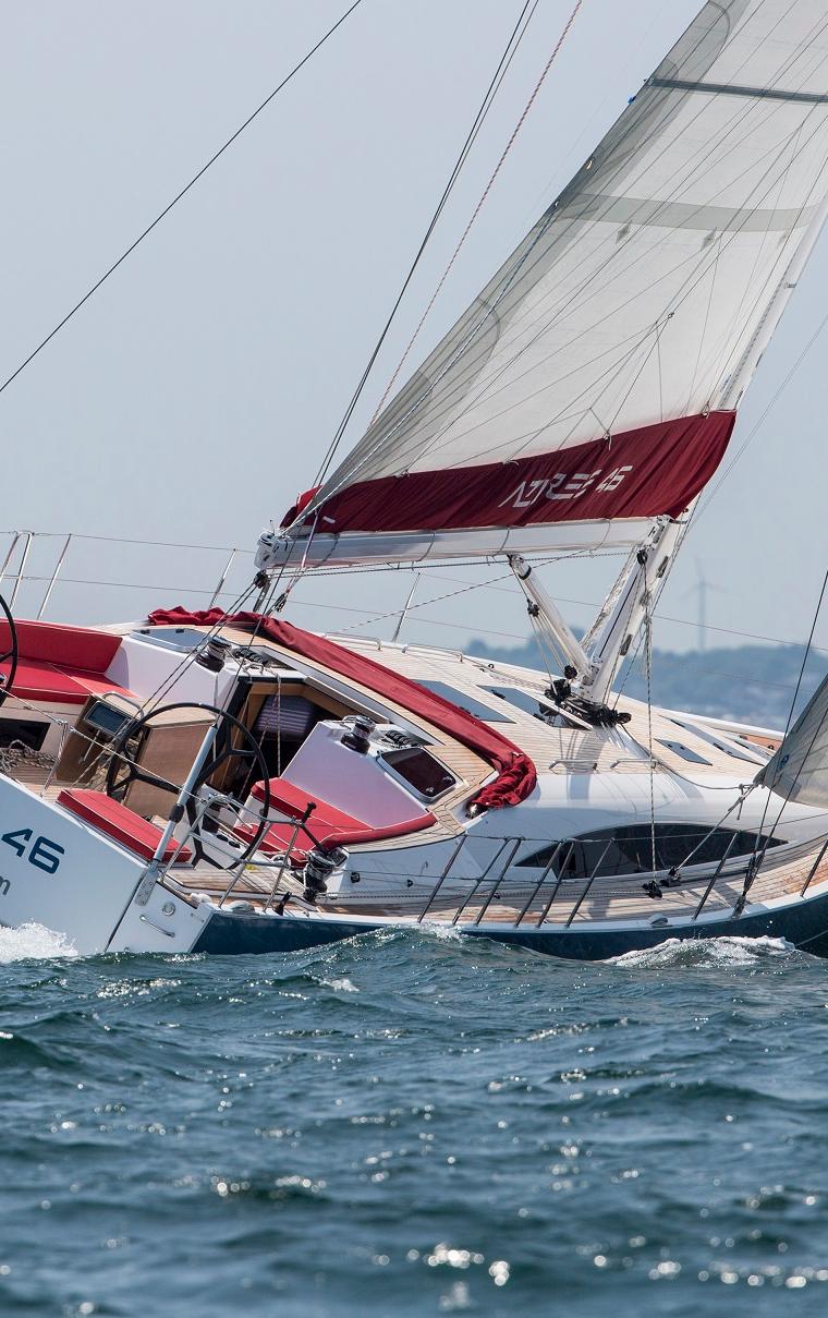 AZUREE 46