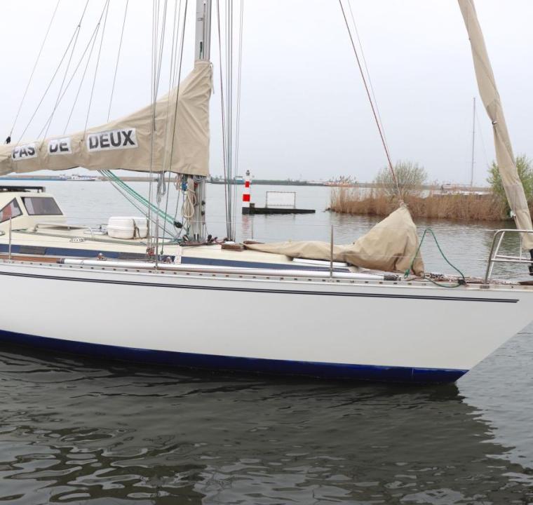 BIANCA 111