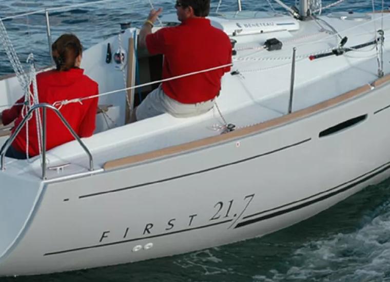 FIRST 21.7 (BENETEAU)