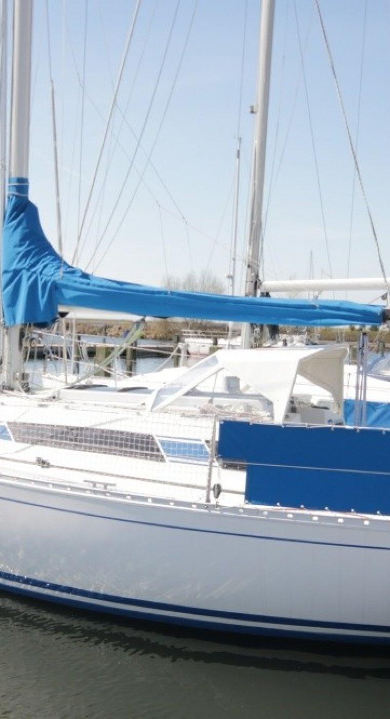 FIRST 305 (BENETEAU)