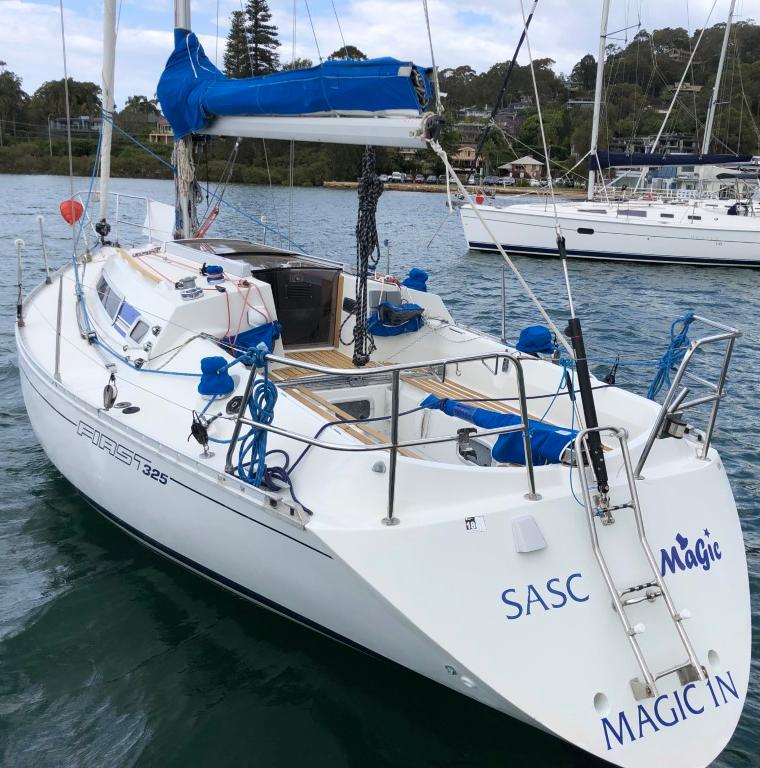 FIRST 325 (BENETEAU)