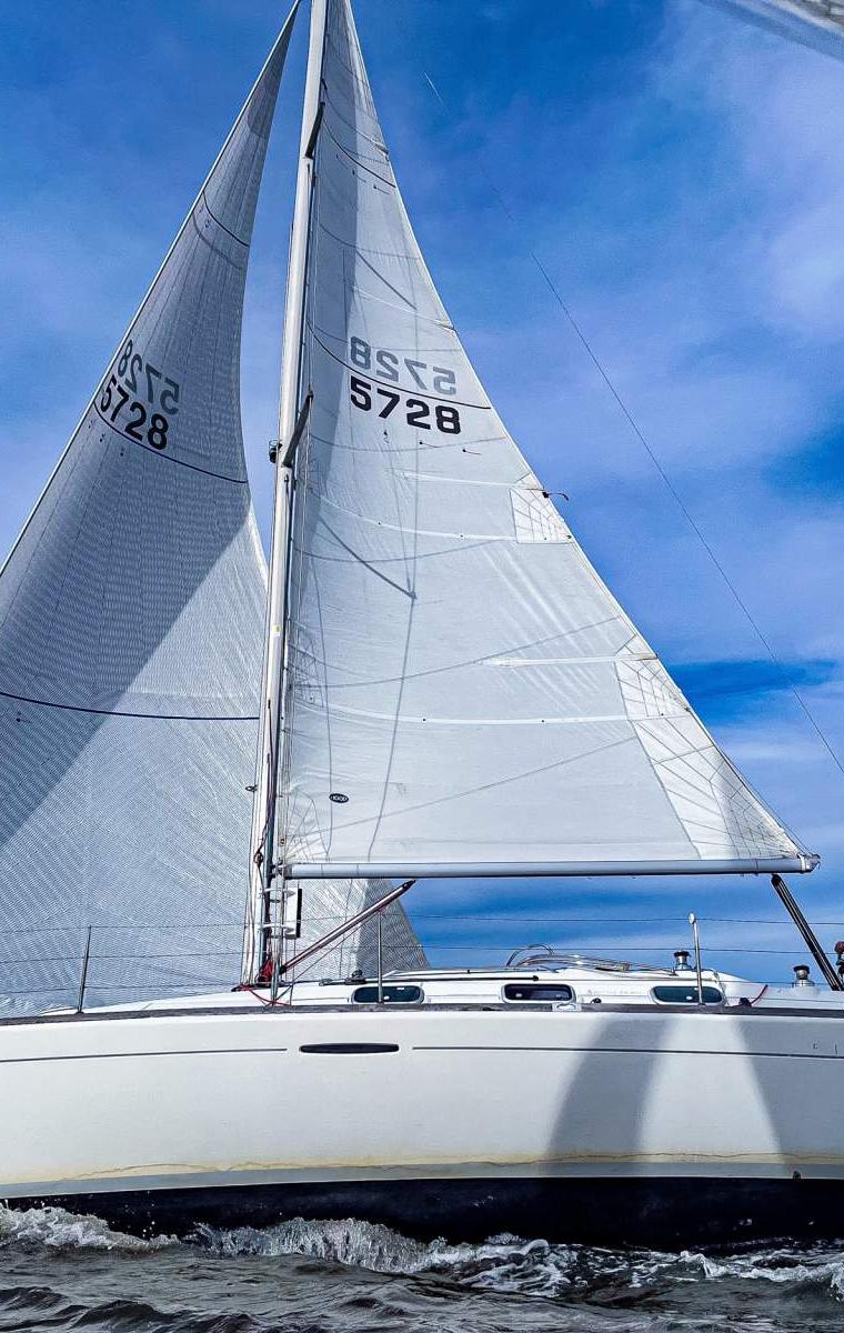 FIRST 33.7 (BENETEAU)