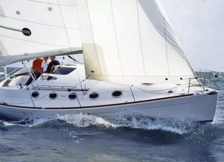 FIRST 35.7 (BENETEAU)