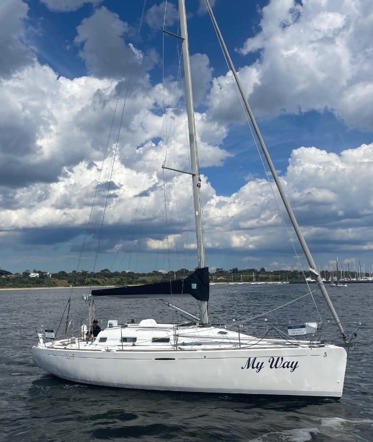 FIRST 36.7 (BENETEAU)