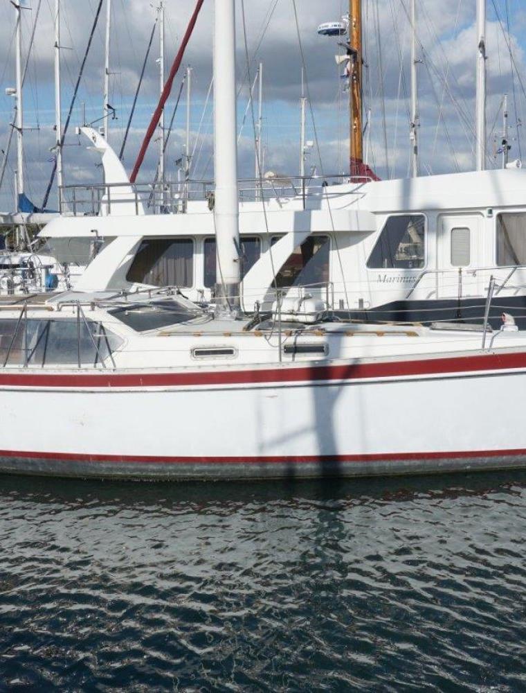 FREEDOM 39 PILOT HOUSE