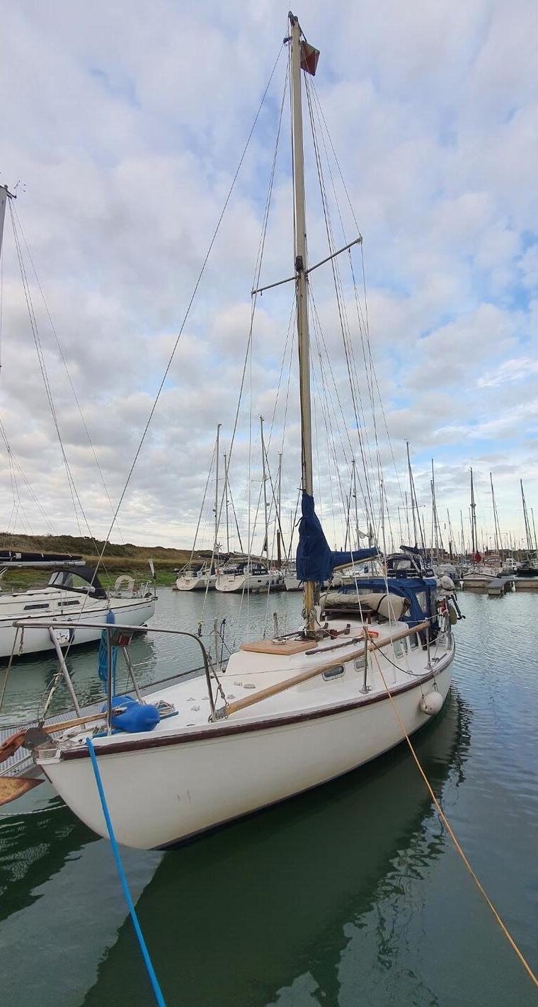 HALCYON 27