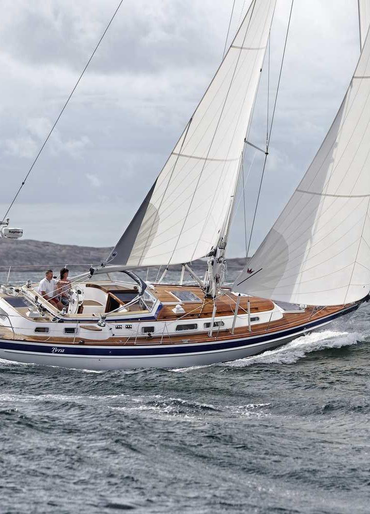 HALLBERG-RASSY 48