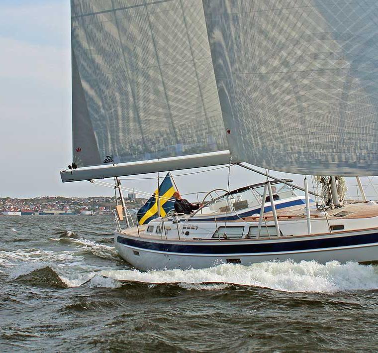 HALLBERG-RASSY 55