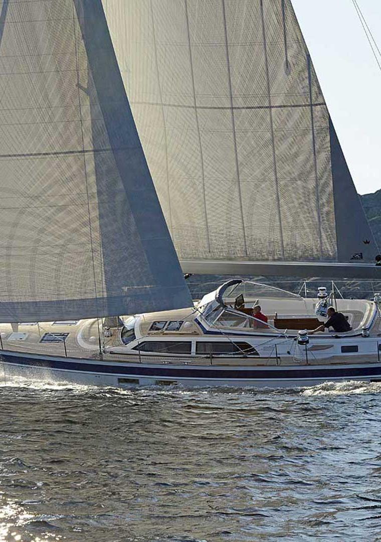 HALLBERG-RASSY 64