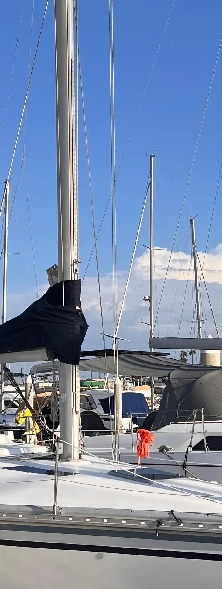 HUNTER 37.5 LEGEND