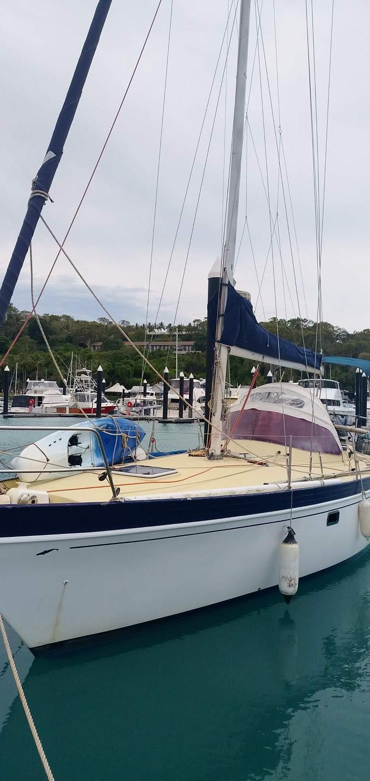 ISLANDER 33