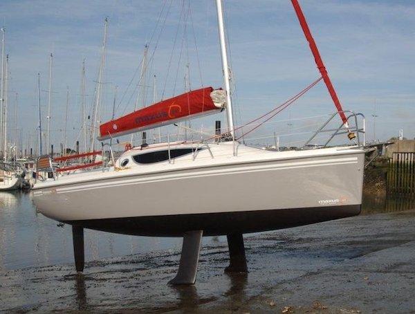 MAXUS 24 (TWIN KEEL)