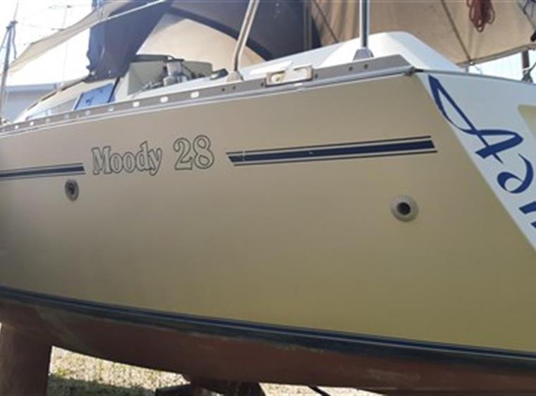 MOODY 28 TWIN KEEL