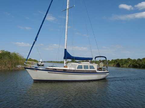 PEARSON 36 PILOT HOUSE