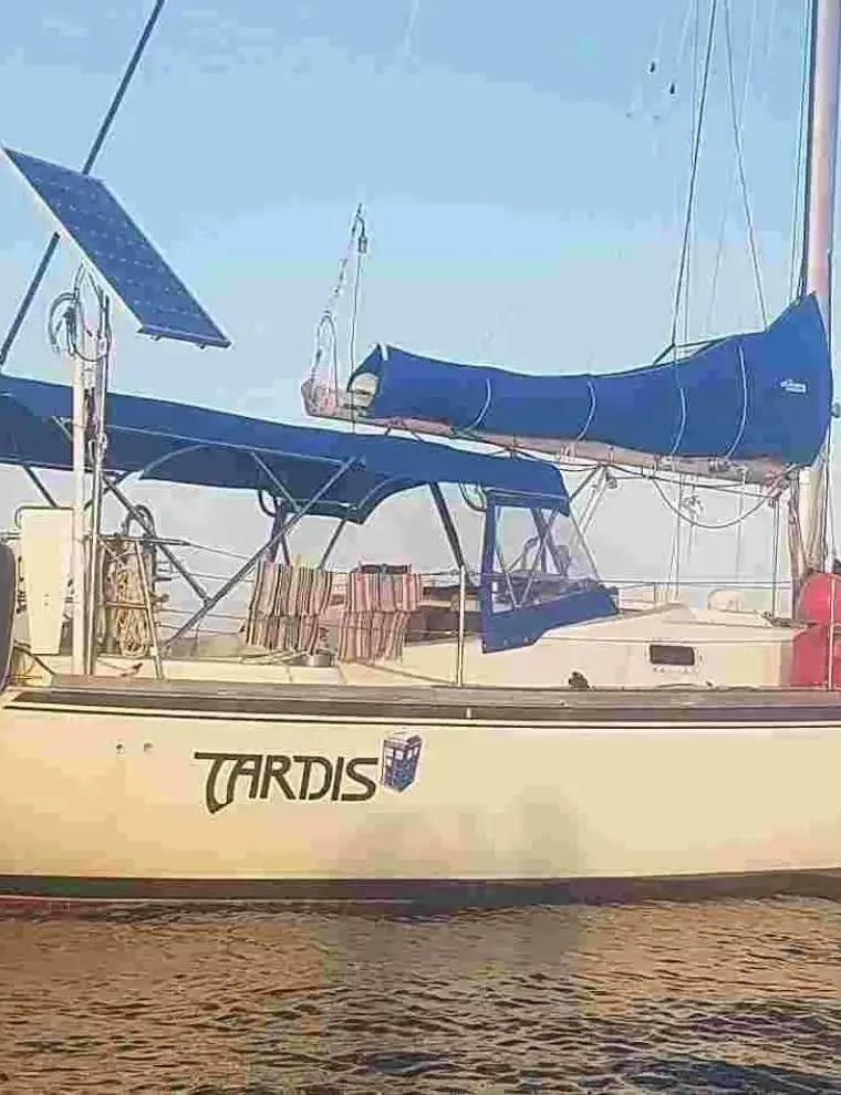 TARTAN 37 (HOOD)