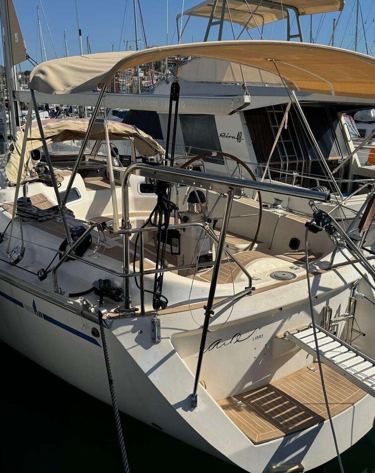 BAVARIA 390