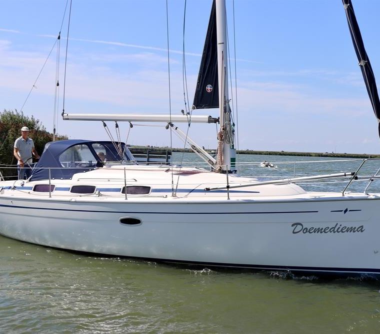 BAVARIA CRUISER 33