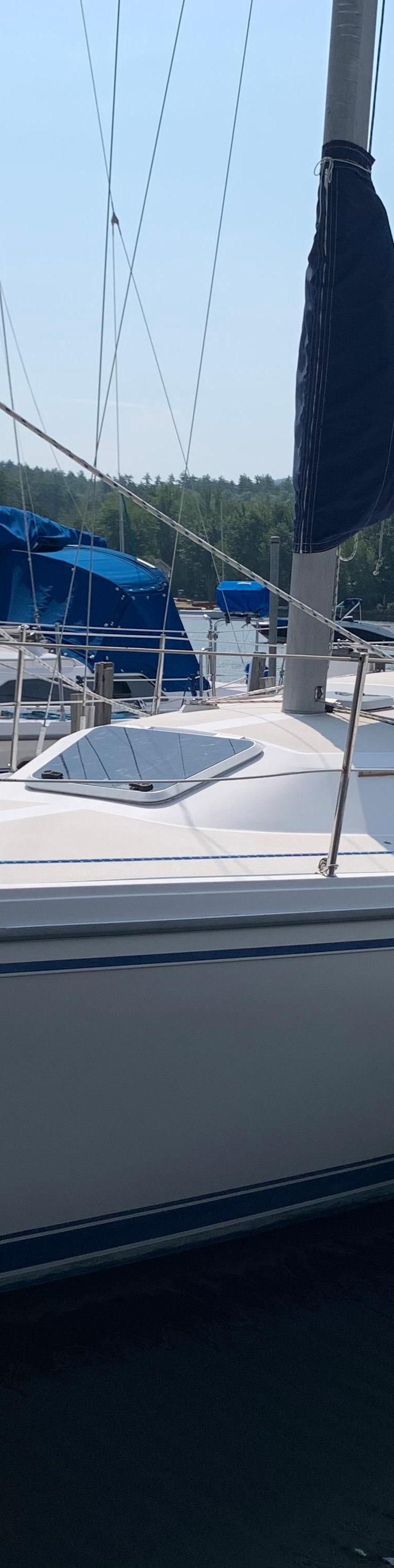 CATALINA 30 (W/BOWSPRIT)