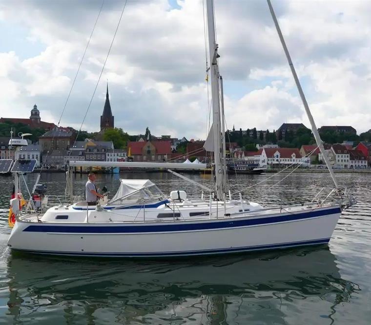 HALLBERG-RASSY 37