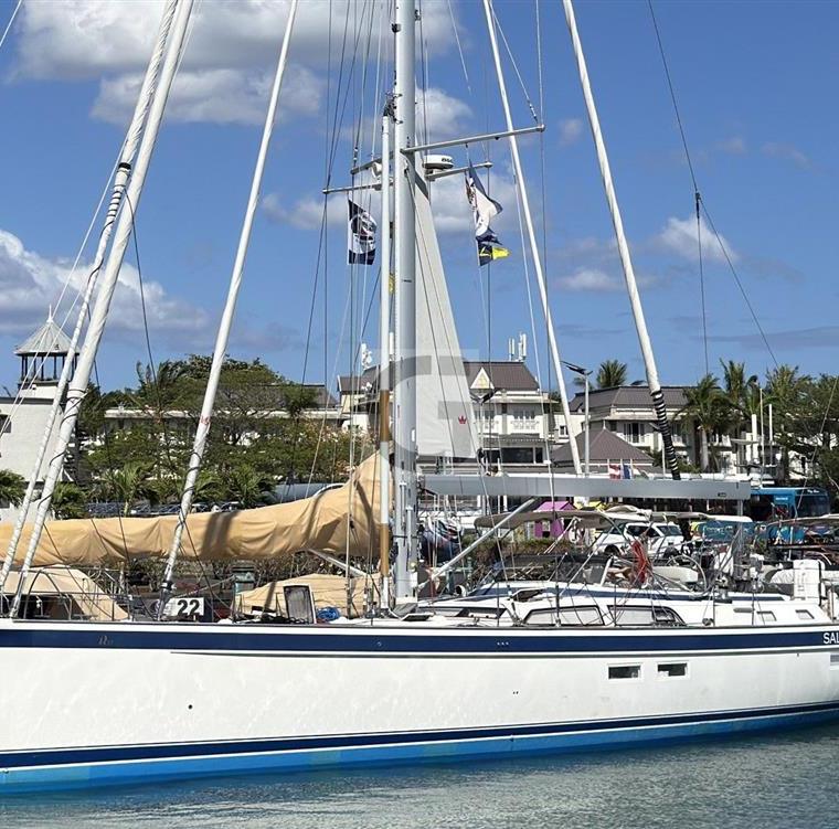 HALLBERG-RASSY 57