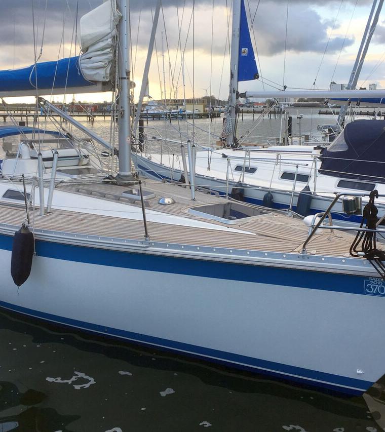 SWEDEN YACHTS 370