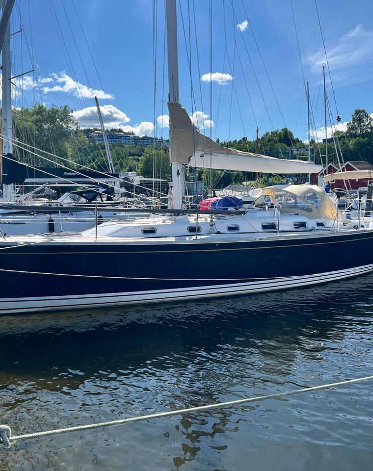 TARTAN 3700